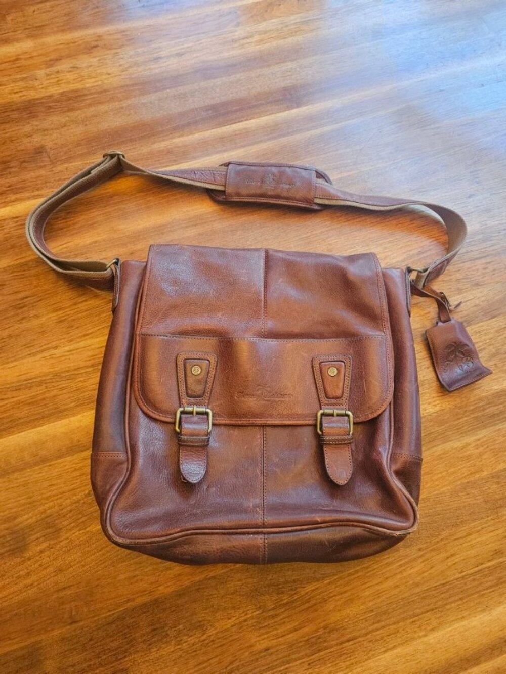 Vintage Tommy Bahama Genuine Leather Messenger Bag in Rich Brown Leather - CPU
